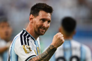 Messi desata la locura: Argentina aplasta a Argelia y arranca con fuerza la defensa de su corona mundial