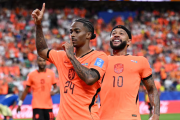 Países Bajos aplasta a Suecia con una goleada y toma el control de su grupo