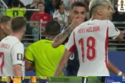 FIFA aplica nueva regla y desata debate: expulsan a jugador por taparse la boca en pleno partido