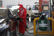 Precios de gasolina y diésel caen hasta 22% en Perú