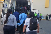 Volcadura de camioneta deja escolares heridos en ruta a Puquina