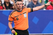 Michael Oliver arbitrará el decisivo España-Bélgica por cuartos mundialistas