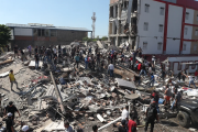 Sismo de magnitud 7,4 deja derrumbes y alarma en varias ciudades