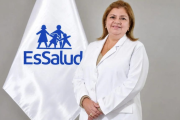 Zulema Tomas asume la presidencia de EsSalud y cuestiona la burocracia en la atención