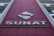 Gobierno ratifica a César Luna Victoria como jefe de la Sunat por cinco años