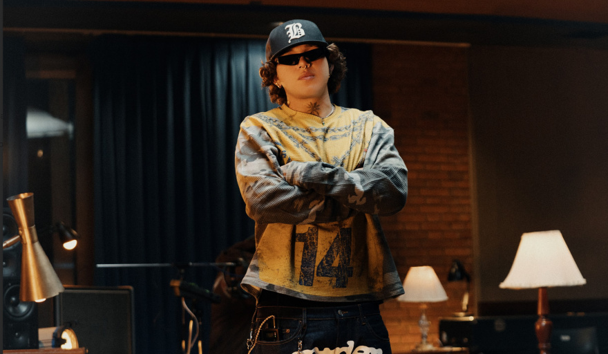 Beéle relanza “BORONDO” en versión acústica íntima y global