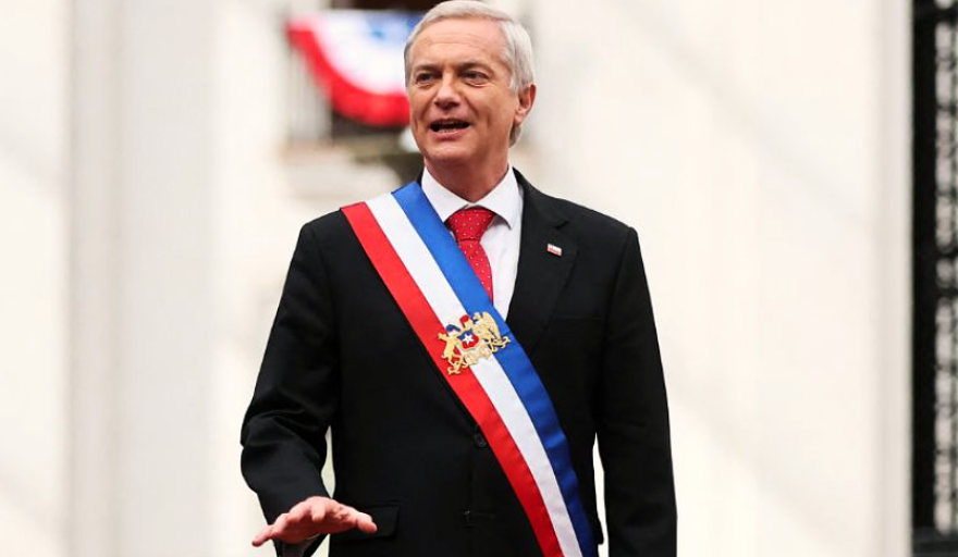 Kast ordena construir zanjas y barreras en la frontera con Perú para frenar migración irregular