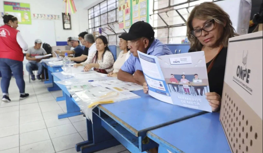 Más de 10 mil colegios cerrarán por elecciones en Perú