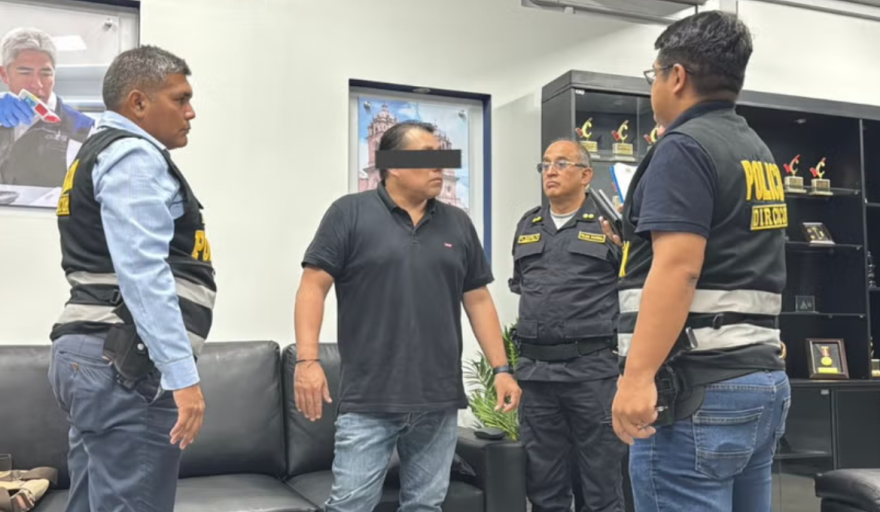 Detienen a gerente de ONPE por presunta omisión en funciones electorales