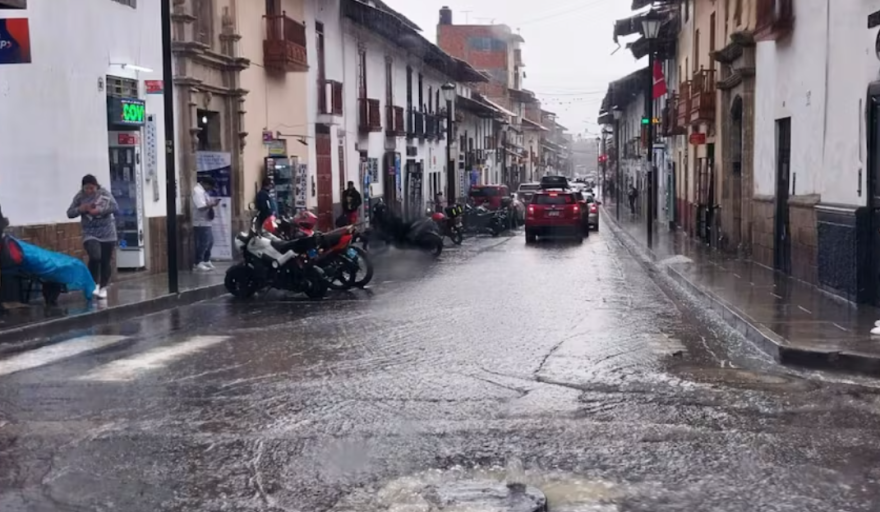 Senamhi emite alerta naranja por fuertes lluvias en trece regiones